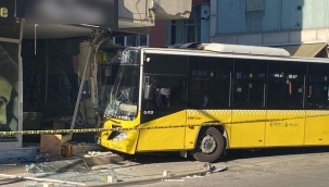 İETT otobüsü, kuaför dükkanına girdi! Yaralılar var, bina tahliye edildi