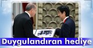 Abe, Erdoğan'a Adnan Menderes'in fotoğrafını hediye etti