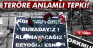 Beyoğlu esnafı saldırıda ölenleri karanfillerle andı