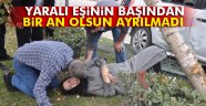 eşinin başından bir an olsun ayrılmadı