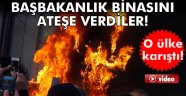 Kosova'da başbakanlık binasını ateşe verdiler!