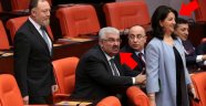 MHP'li Semih Yalçın'ın HDP'li Pervin Buldan'a bakışı olay oldu