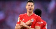 Şampiyonlar Ligi'nde tarihe geçen Lewandowski, Cristiano Ronaldo'yu yakaladı