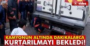 yaşlı adam dakikalarca kurtarılmayı bekledi