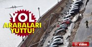 Yol çöktü, araçlar çukura düştü