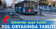 Yol ortasında tabut görenler şaşırdı